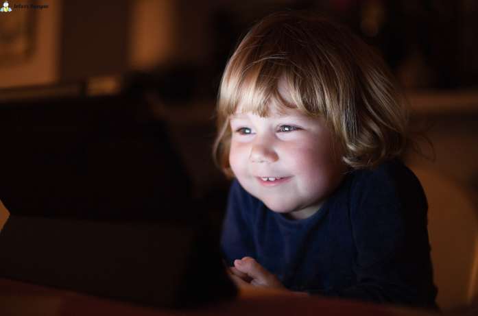 Screen Time Affects Babies’ Sleep Patterns